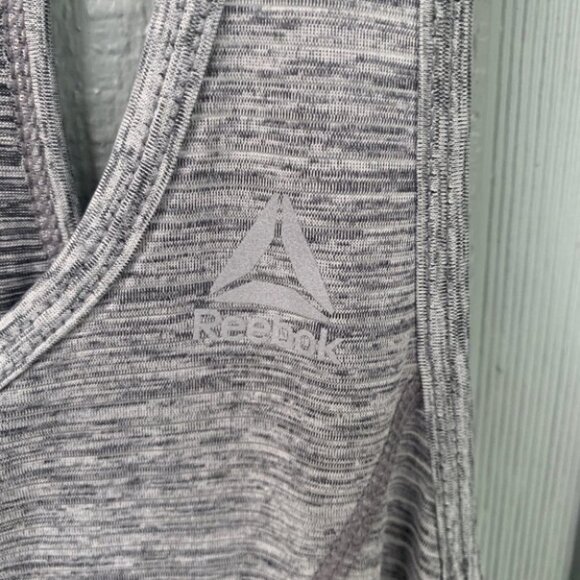 •- NWT Reebok Dynamic Slim Racerback Tank - Picture 4 of 9